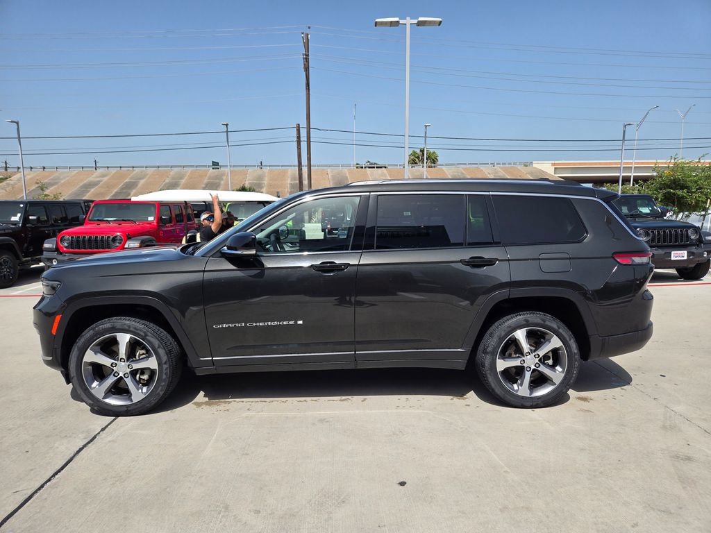 Used 2023 Jeep Grand Cherokee L Limited AWD/4WD image 6