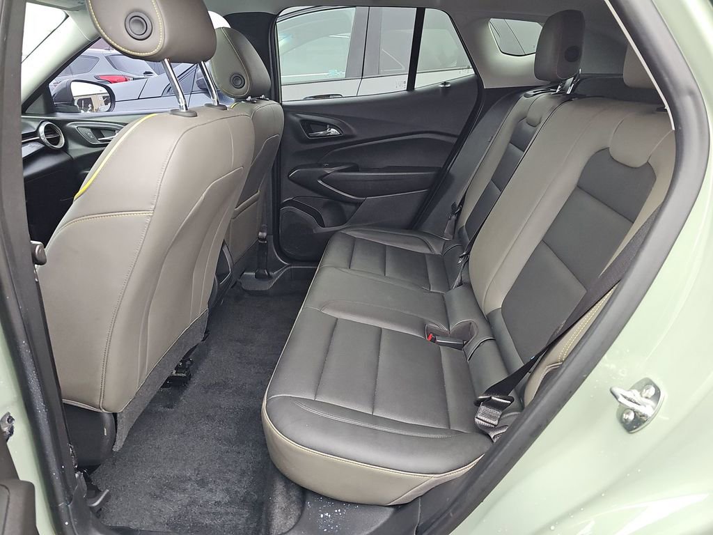 Used 2024 Chevrolet Trax ACTIV w/ Sunroof Package image 16