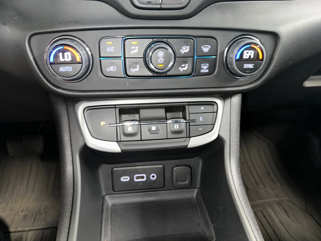 Used 2022 GMC Terrain SLE w/ Driver Convenience Package image 13