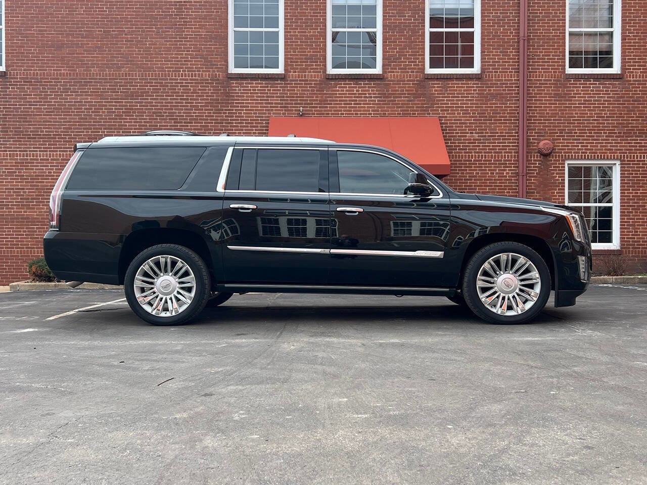 Used 2015 Cadillac Escalade ESV Premium image 9