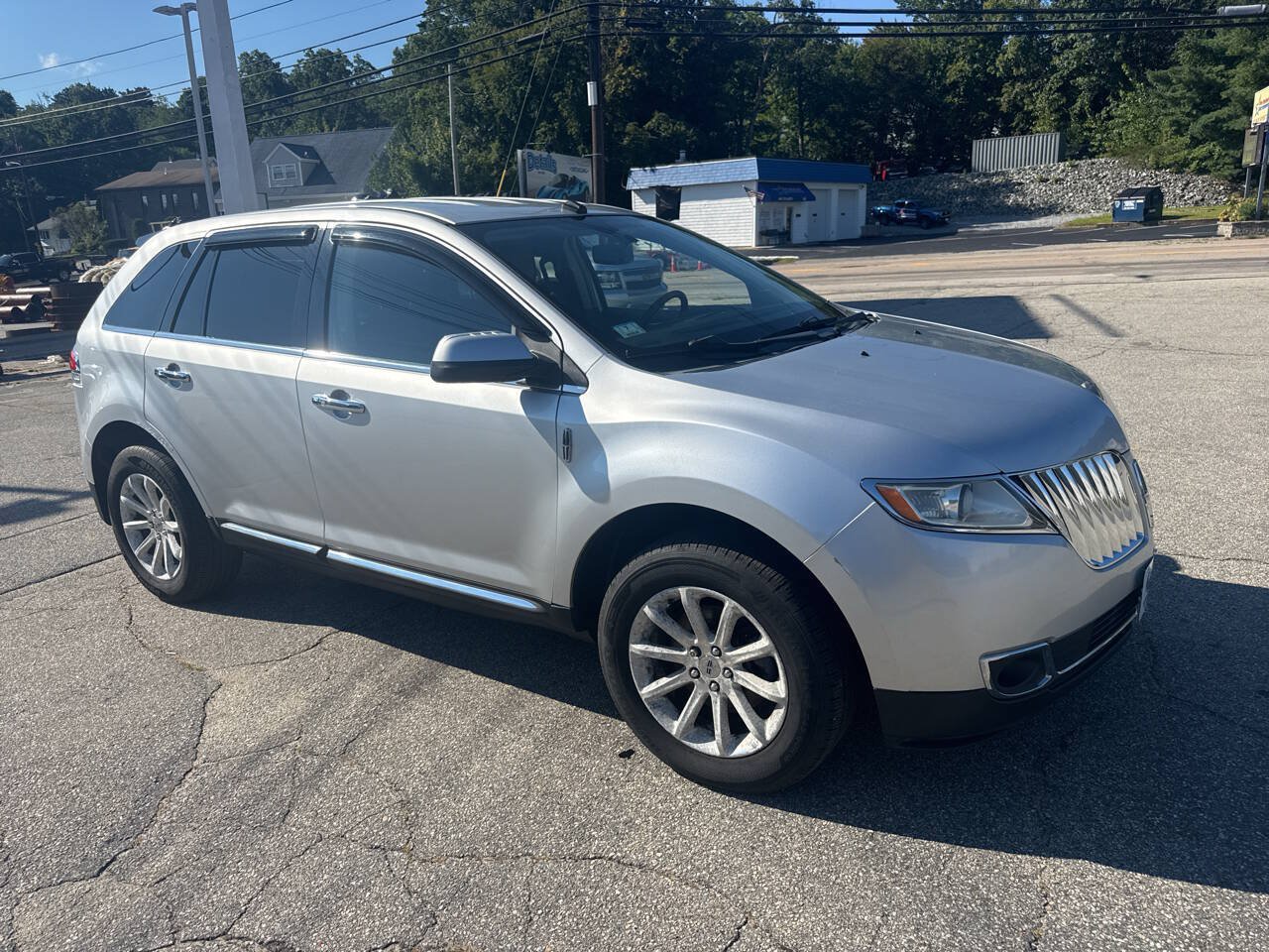 Used 2011 Lincoln MKX AWD w/ Wood Pkg image 4