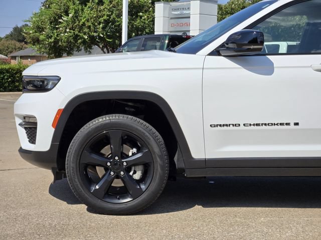Certified 2023 Jeep Grand Cherokee Limited w/ Black Appearance Package AWD/4WD image 9
