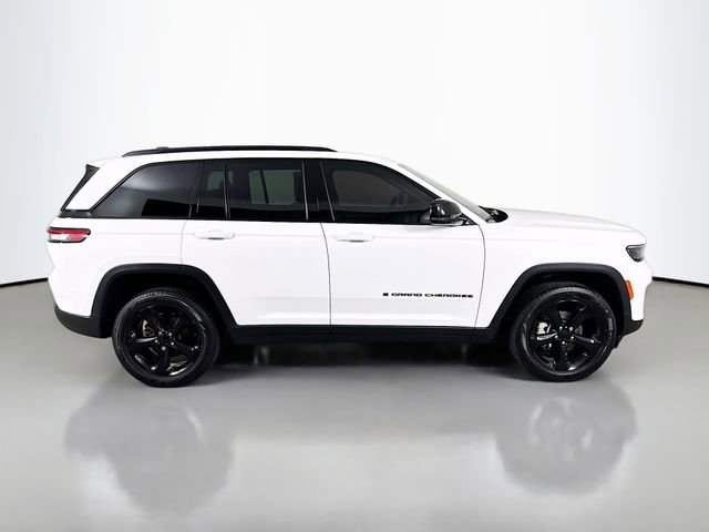 Used 2024 Jeep Grand Cherokee Limited w/ Black Appearance Package image 5