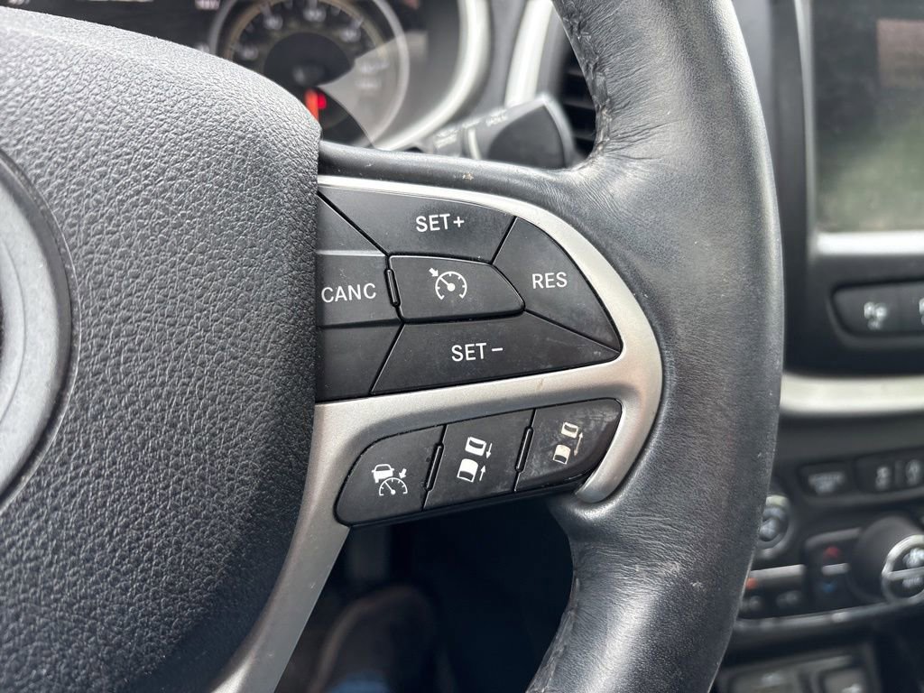 Used 2016 Jeep Cherokee Overland AWD/4WD image 22