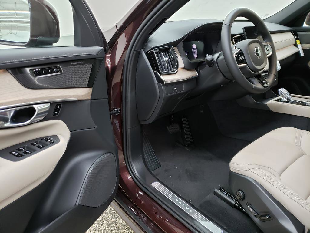 New 2026 Volvo XC90 B6 Plus w/ Protection Package Premier AWD/4WD image 6
