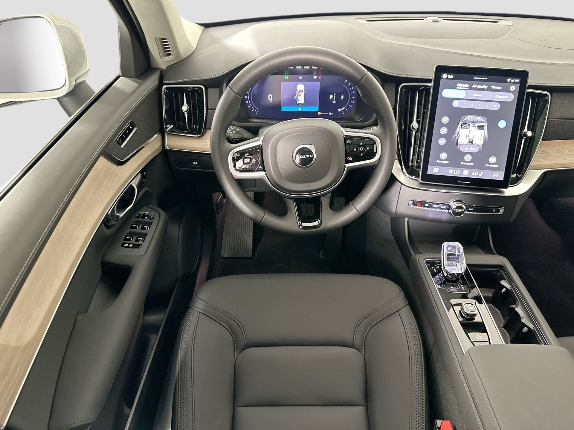 New 2026 Volvo XC90 B5 Plus w/ Protection Package Premier AWD/4WD image 23