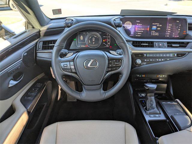 Certified 2021 Lexus ES 300h w/ Premium Package image 16