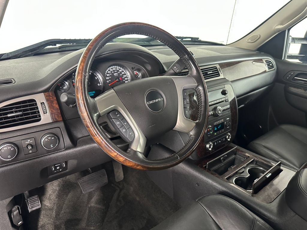 Used 2013 GMC Sierra 2500 Denali w/ Suspension Package, Off-Road AWD/4WD image 9