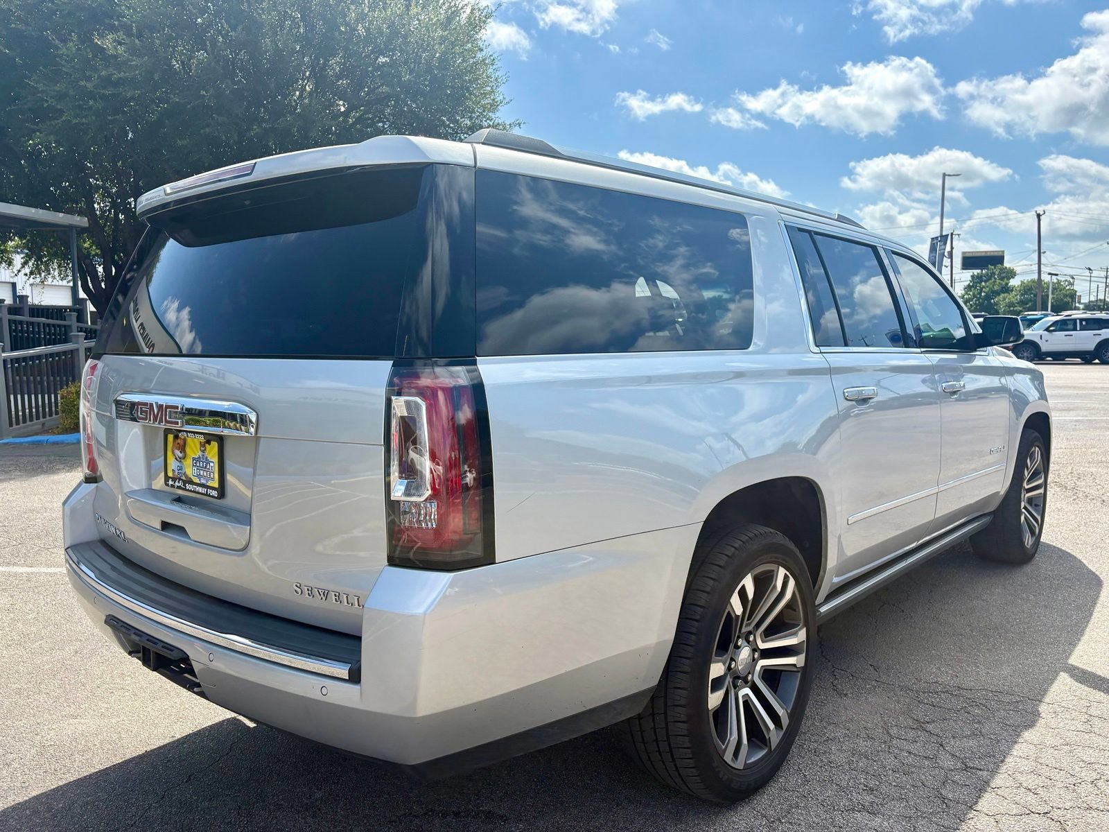Used 2019 GMC Yukon XL Denali w/ Denali Ultimate Package RWD image 5
