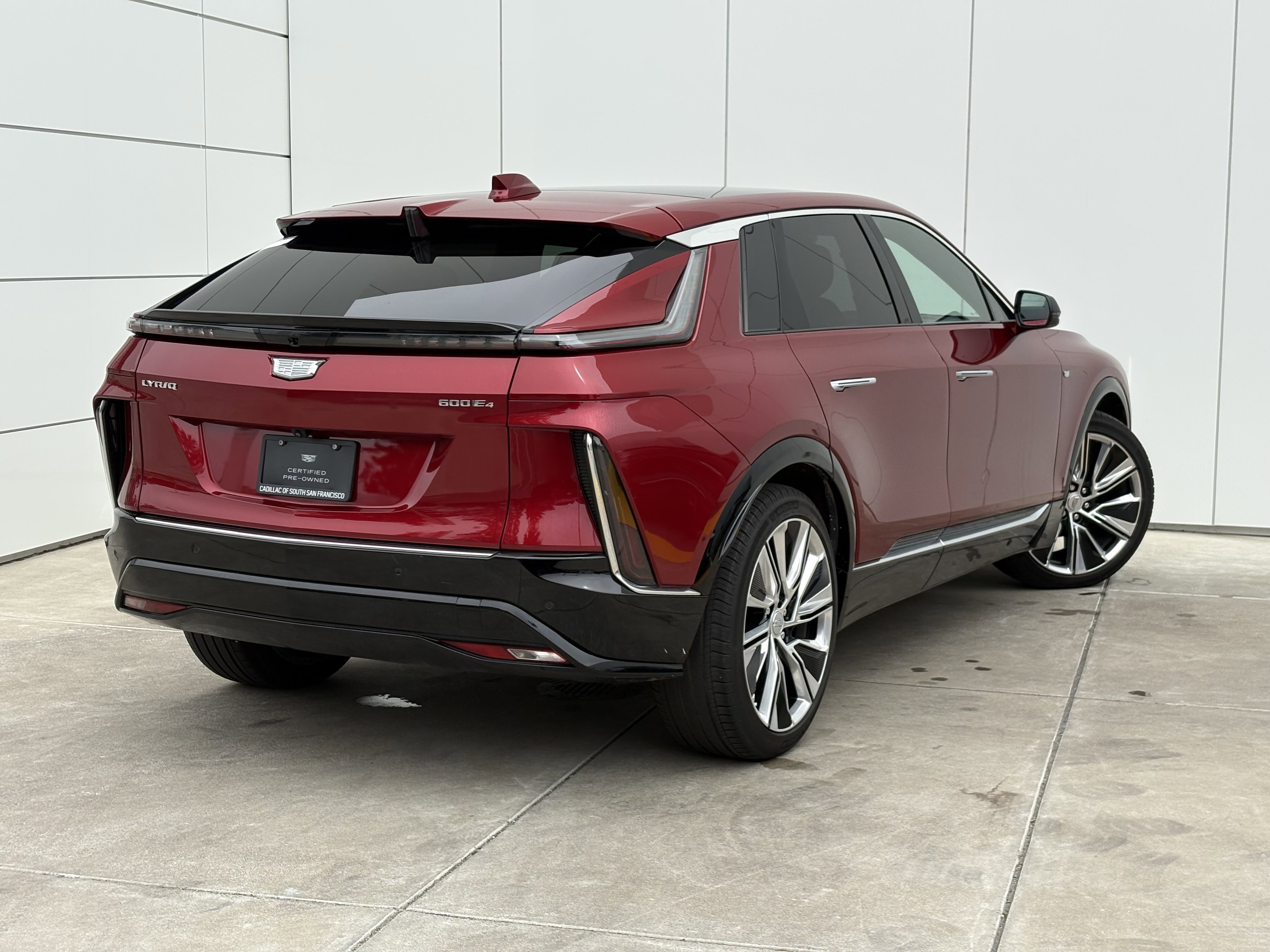Used 2024 Cadillac Lyriq Luxury w/ LPO, Floor Liner Package AWD/4WD image 7