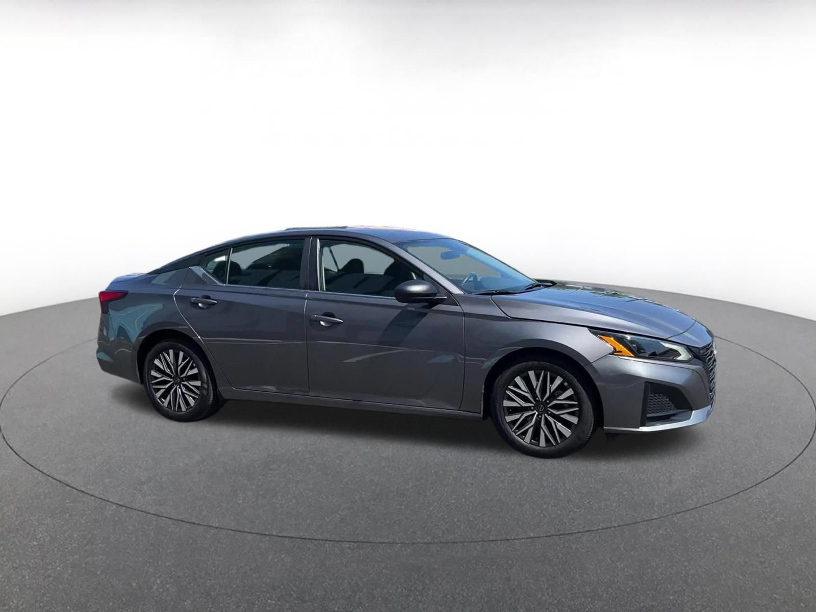 Used 2026 Nissan Altima 2.5 SV FWD image 2