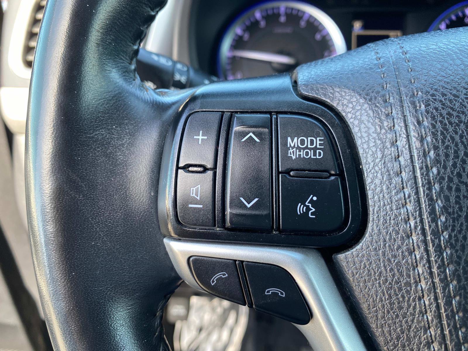 Used 2019 Toyota Highlander XLE image 18