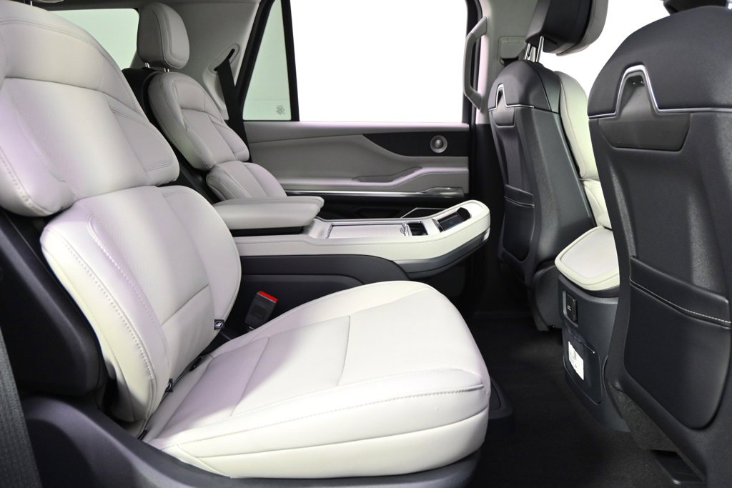 New 2026 Lincoln Navigator Reserve w/ Jet Appearance Package image 18