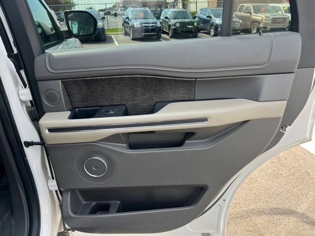 Used 2019 Ford Expedition Limited w/ Equipment Group 302A AWD/4WD image 12