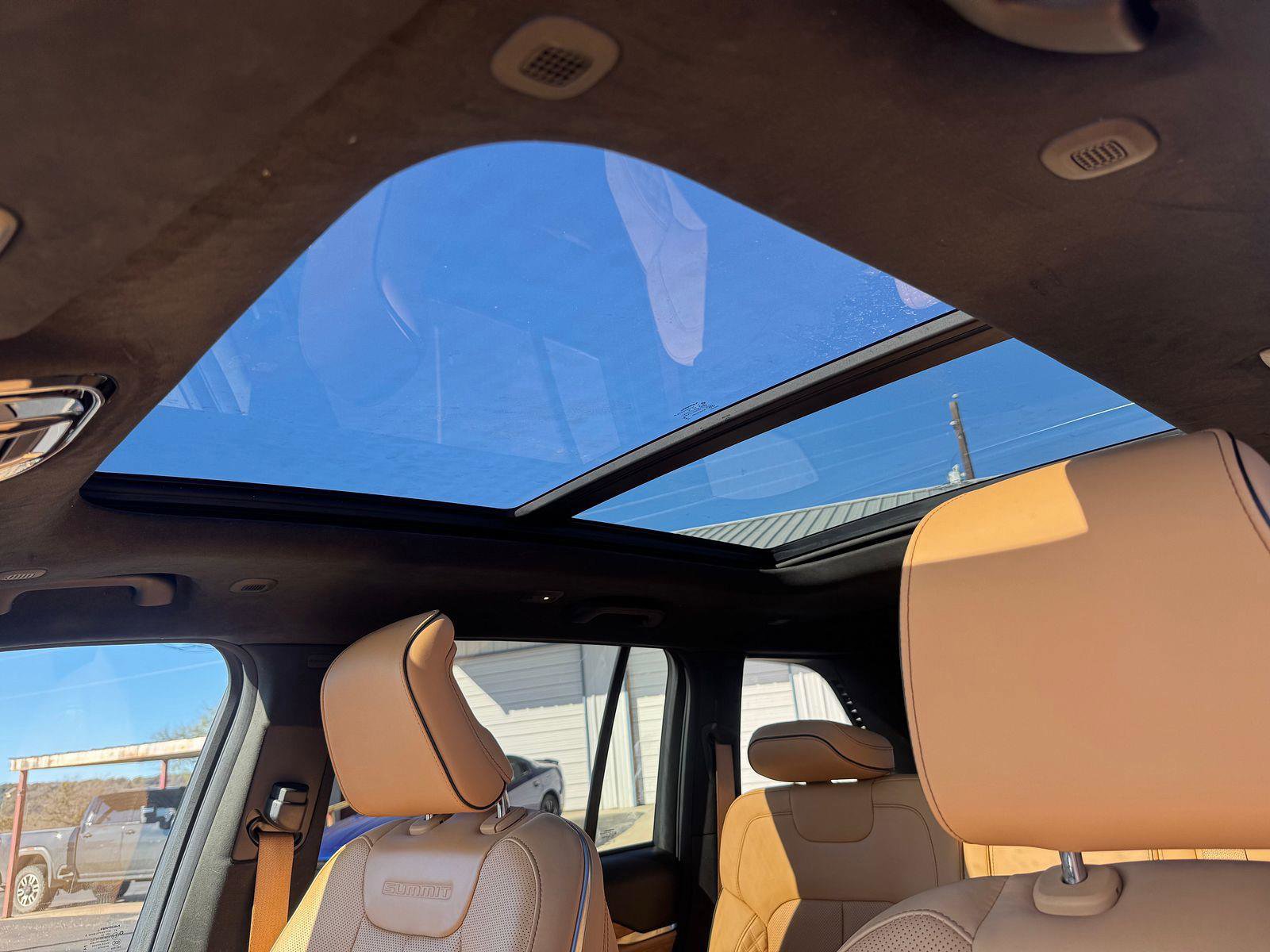 Used 2024 Jeep Grand Cherokee Summit image 9