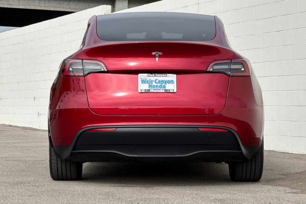 Used 2024 Tesla Model Y 2WD image 8