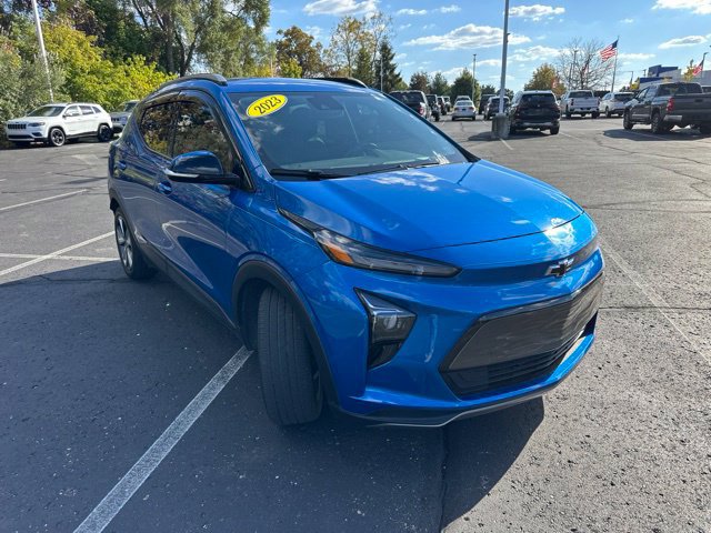 Used 2023 Chevrolet Bolt EUV LT w/ Convenience Package FWD image 2