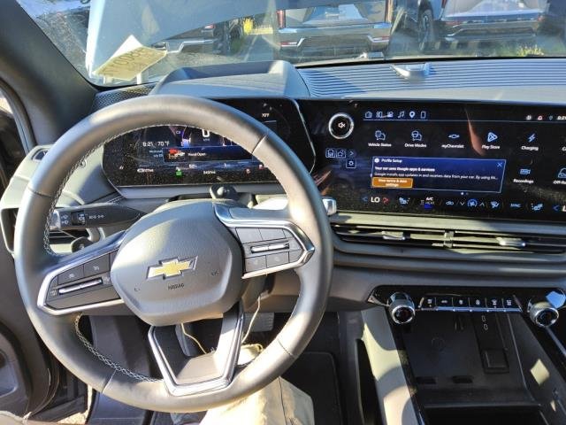 Used 2026 Chevrolet Silverado EV LT AWD/4WD image 5