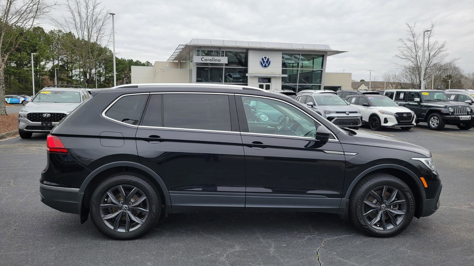 Certified 2023 Volkswagen Tiguan SE image 6