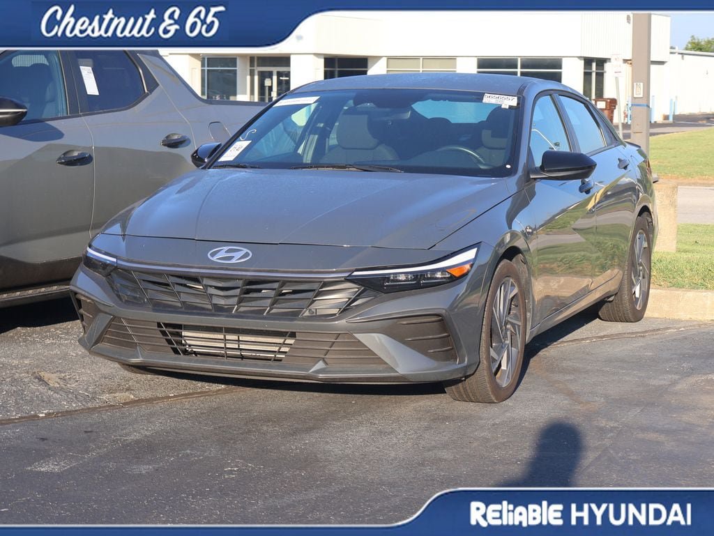 Used 2025 Hyundai Elantra Sport FWD image 10