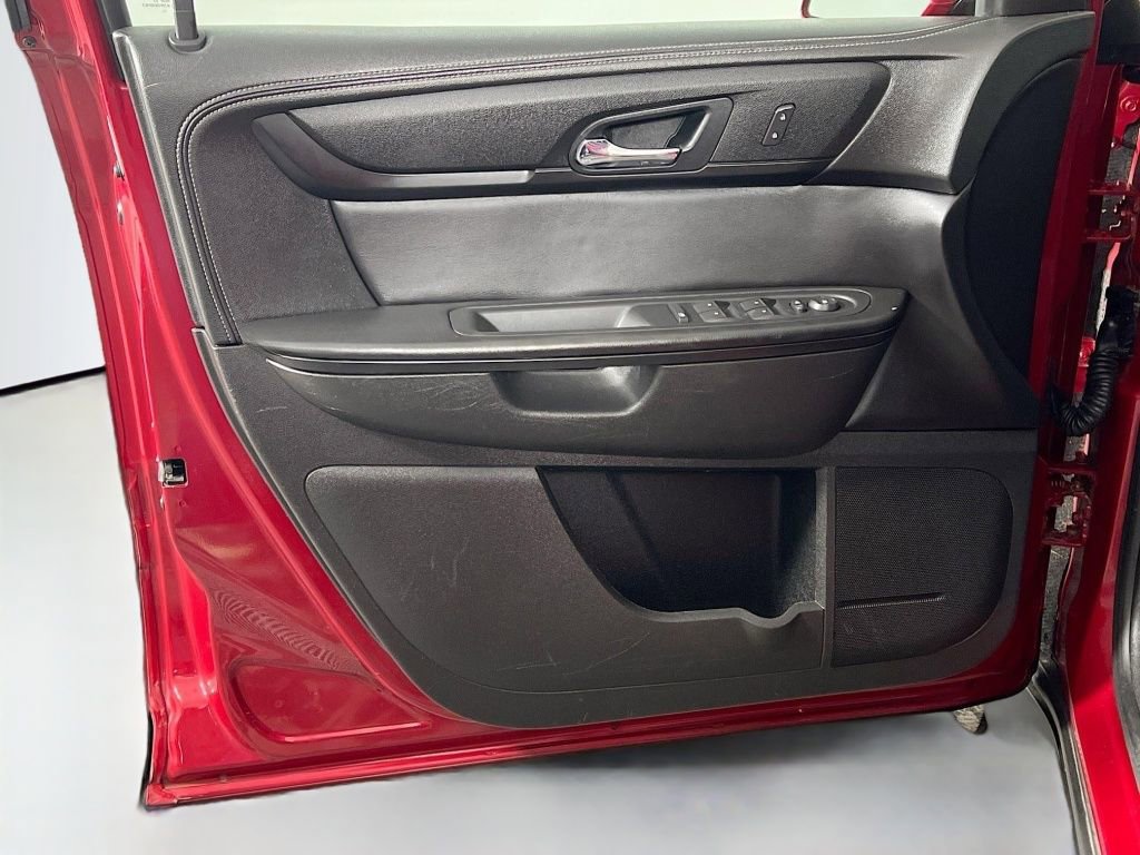 Used 2014 Chevrolet Traverse LT image 17