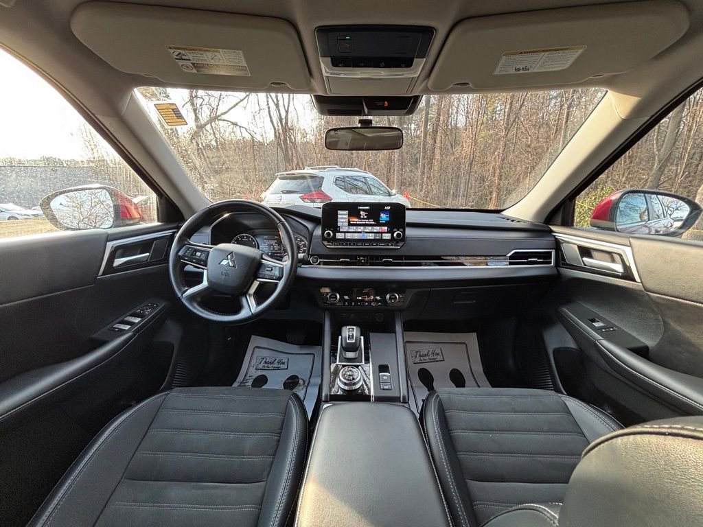 Used 2024 Mitsubishi Outlander SE image 9