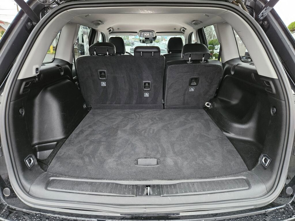 Used 2023 Jeep Grand Cherokee Limited w/ Luxury Tech Group II image 13