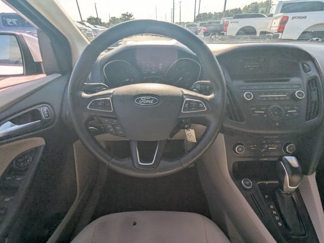 Used 2016 Ford Focus SE w/ SE Sport Package FWD image 16