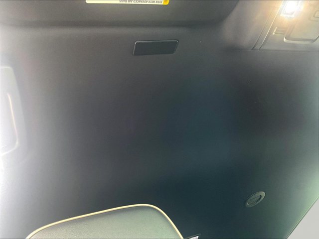 Used 2025 Chevrolet Suburban Premier RWD image 17