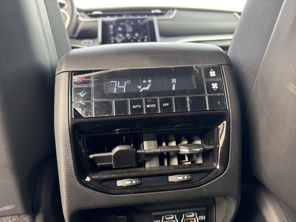 Used 2023 Jeep Grand Cherokee L Altitude image 23