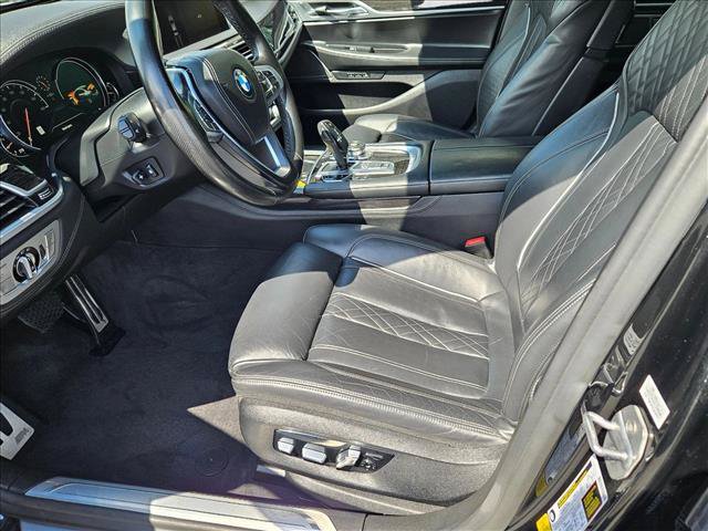 Used 2019 BMW 750i w/ M Sport Package RWD image 16