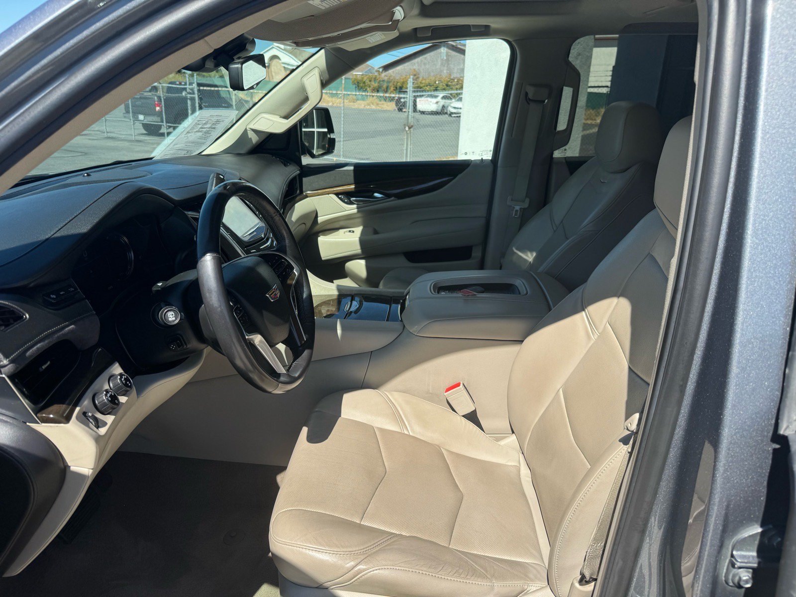 Used 2019 Cadillac Escalade Premium Luxury AWD/4WD image 9