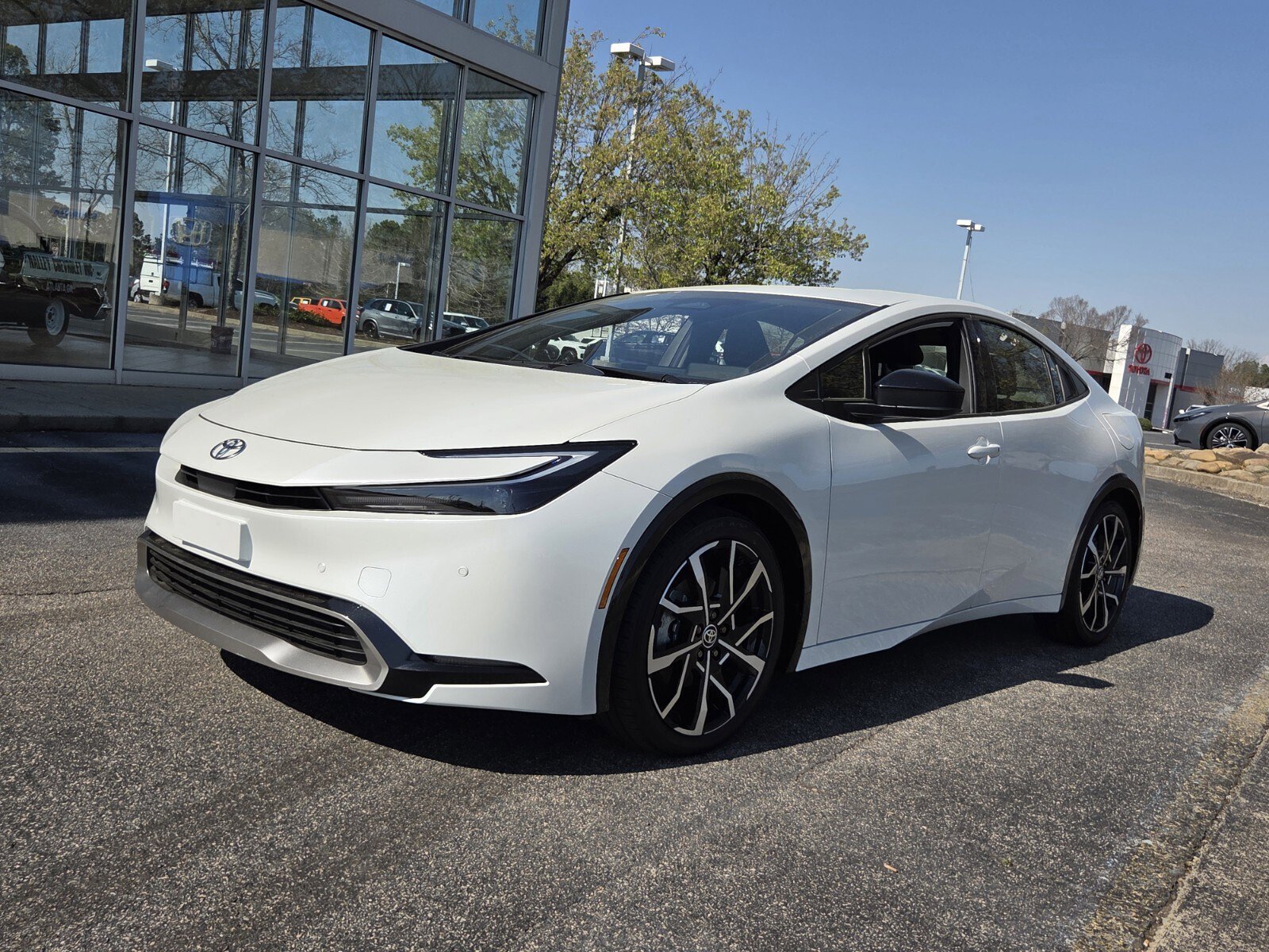 Used 2025 Toyota Prius Plug-In Hybrid FWD image 3