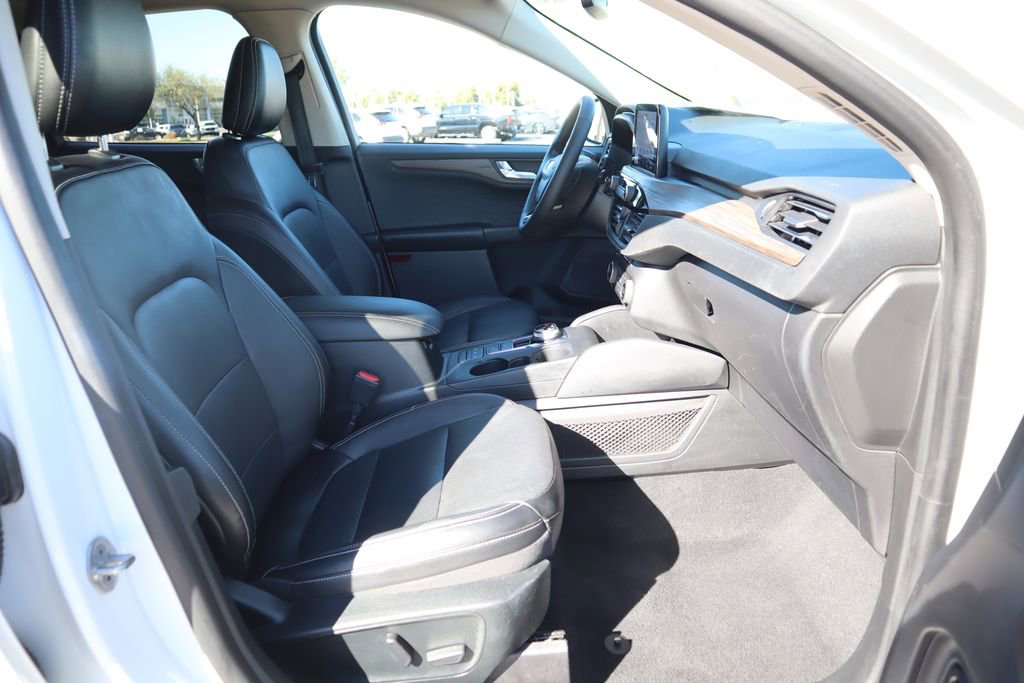 Used 2020 Ford Escape Titanium image 19