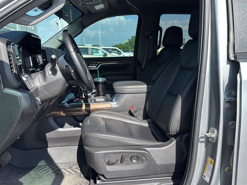 Used 2024 Chevrolet Silverado 1500 LT Trail Boss w/ Convenience Package II AWD/4WD image 9