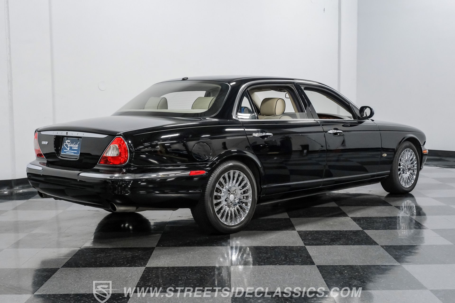 Used 2007 Jaguar XJ8 L RWD image 10