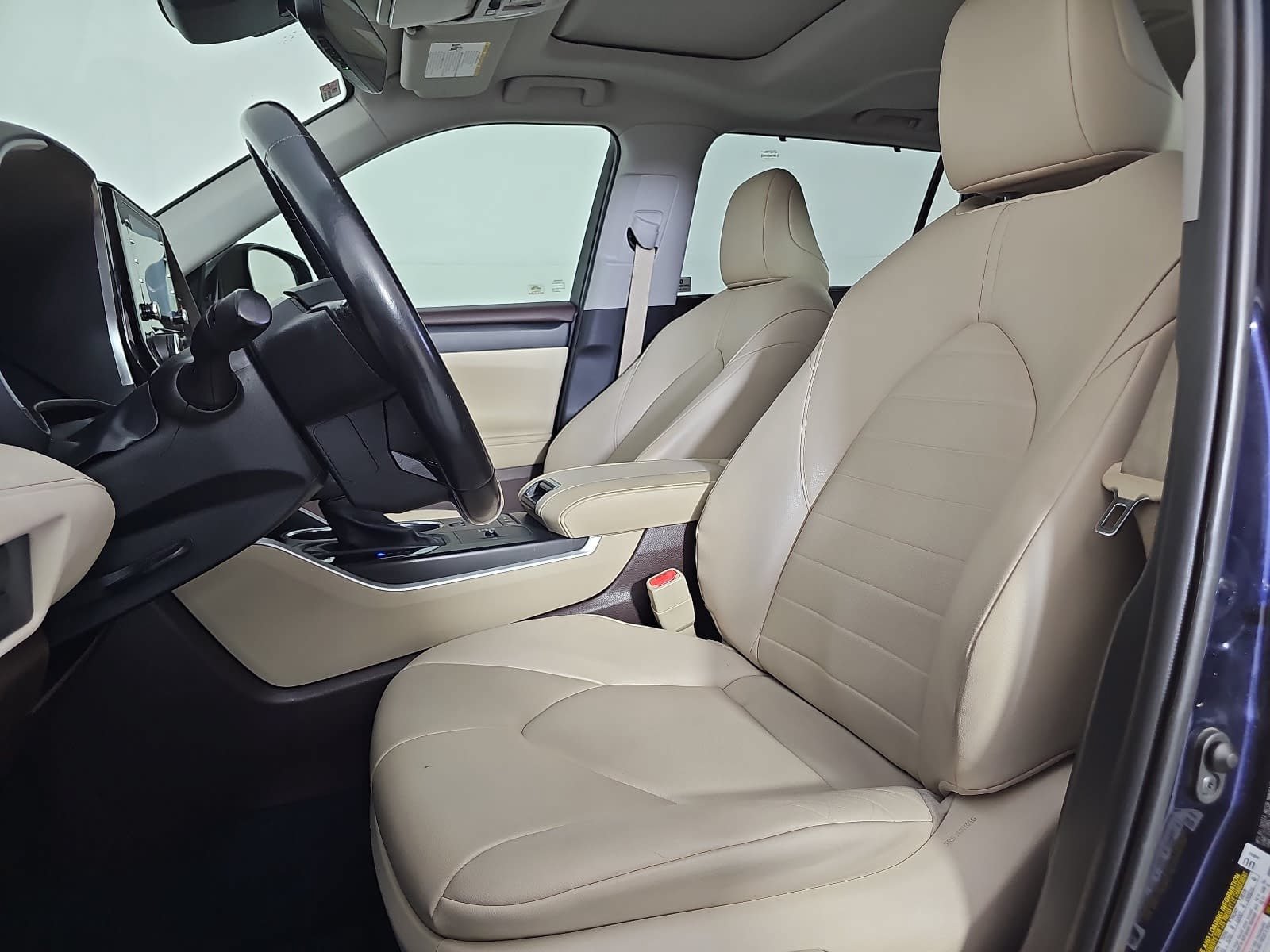 Used 2020 Toyota Highlander XLE AWD/4WD image 15