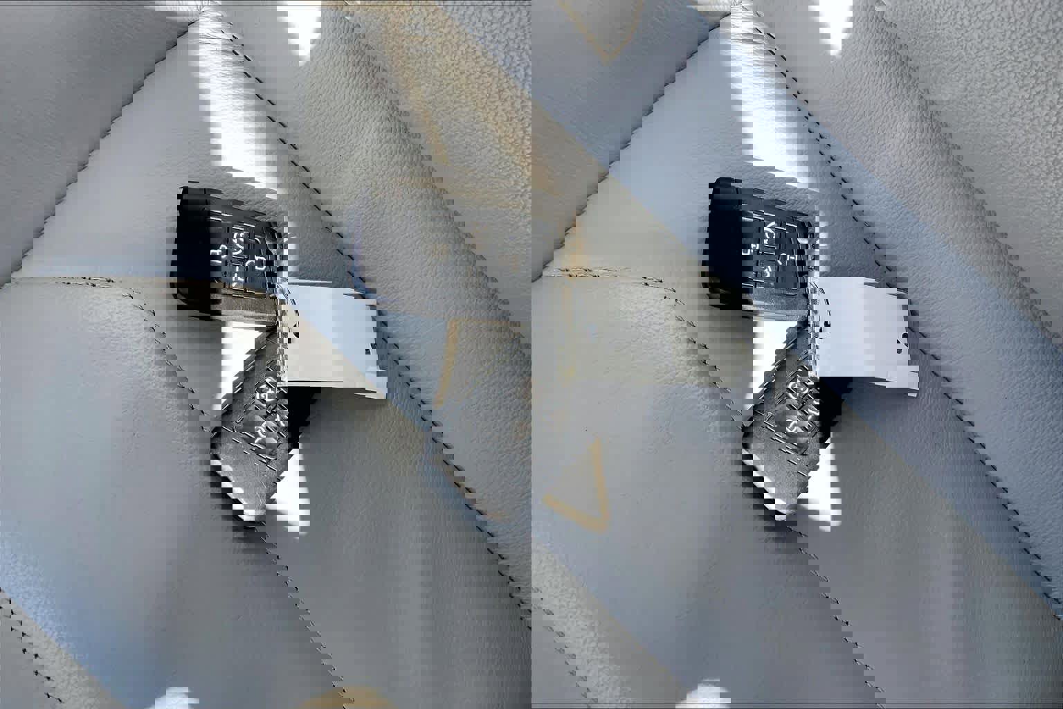 Used 2020 Volkswagen Tiguan SEL Premium R-Line w/ 3rd Row Seat Package image 15