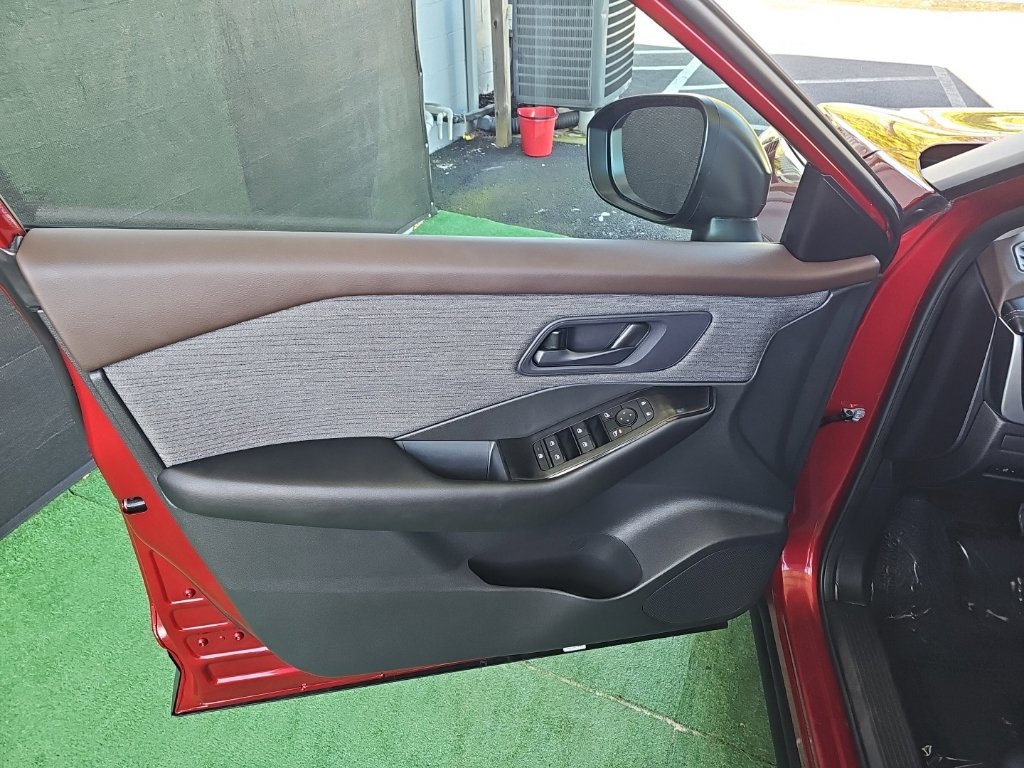 Used 2023 Nissan Rogue S AWD/4WD image 31