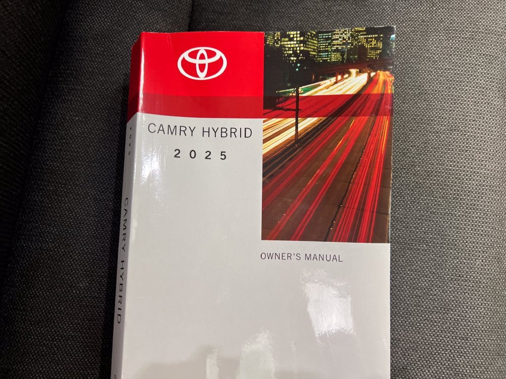 Used 2025 Toyota Camry LE FWD image 31