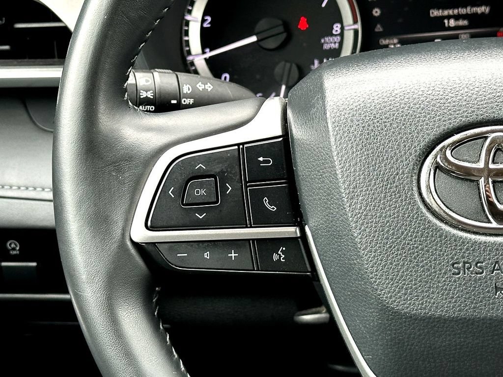 Used 2024 Toyota Highlander LE AWD/4WD image 23