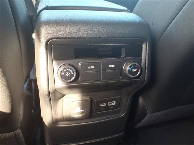 Used 2023 GMC Acadia SLT image 11