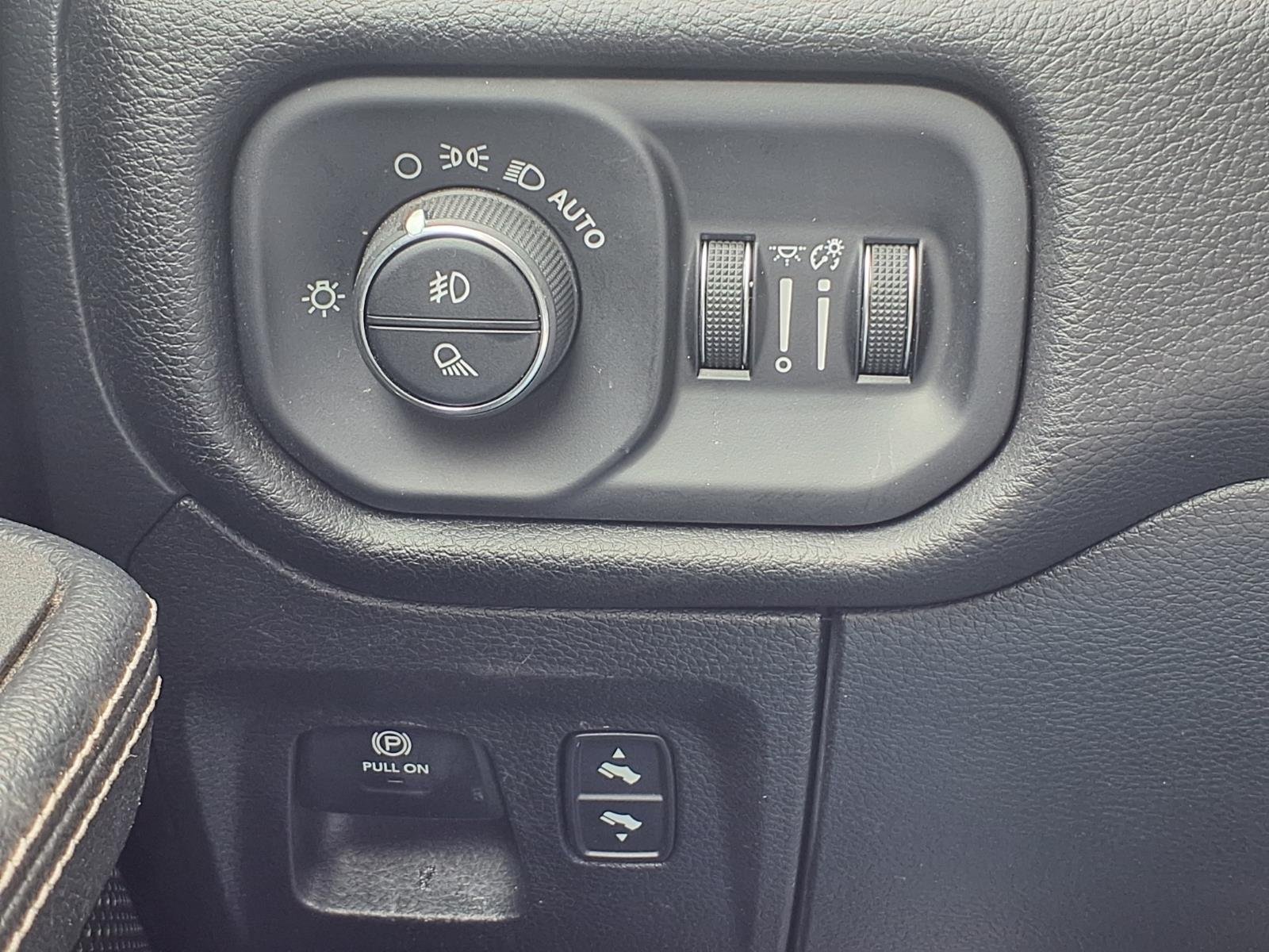 Used 2025 RAM 1500 Laramie AWD/4WD image 19