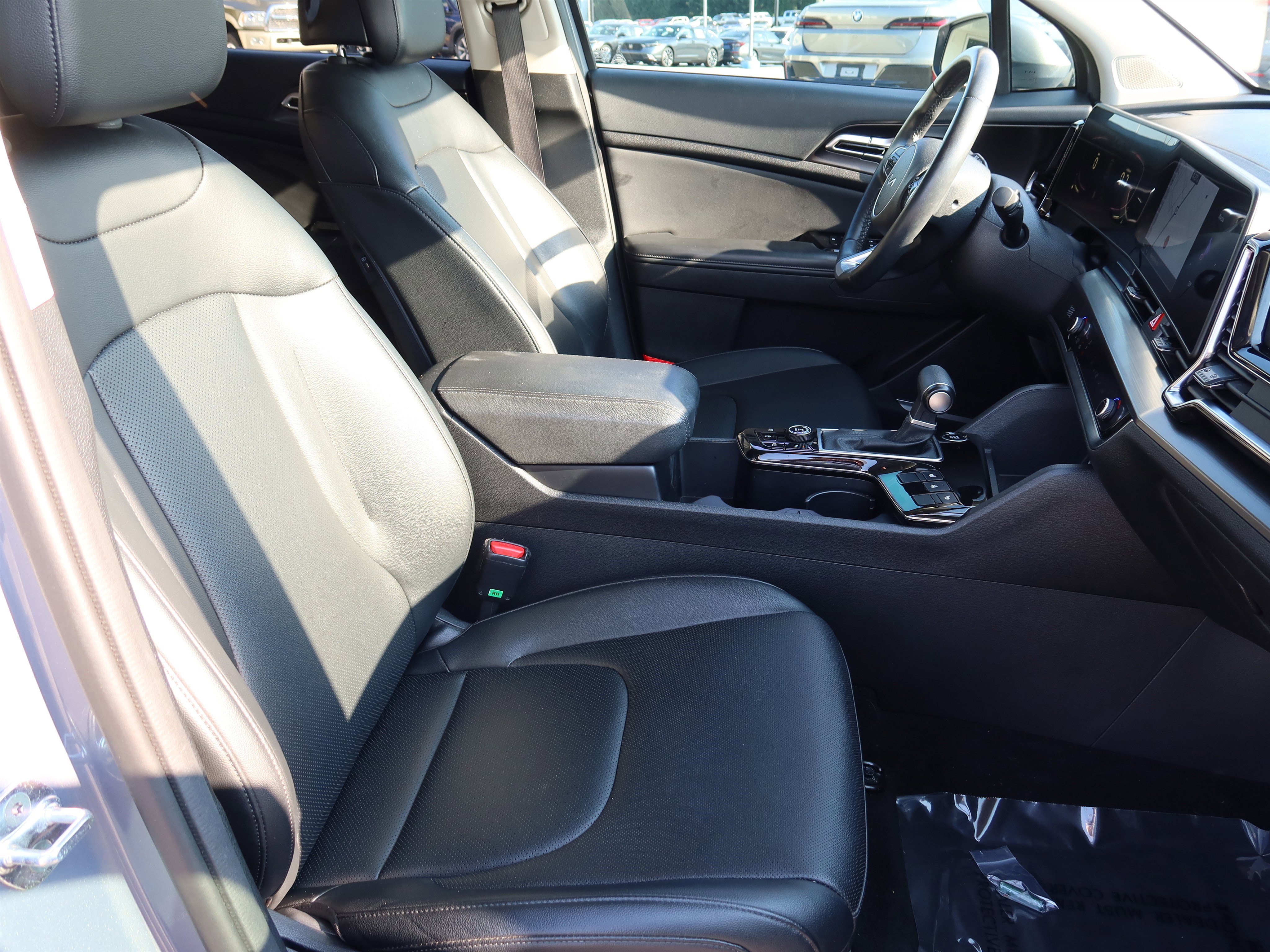 Used 2023 Kia Sportage EX image 12