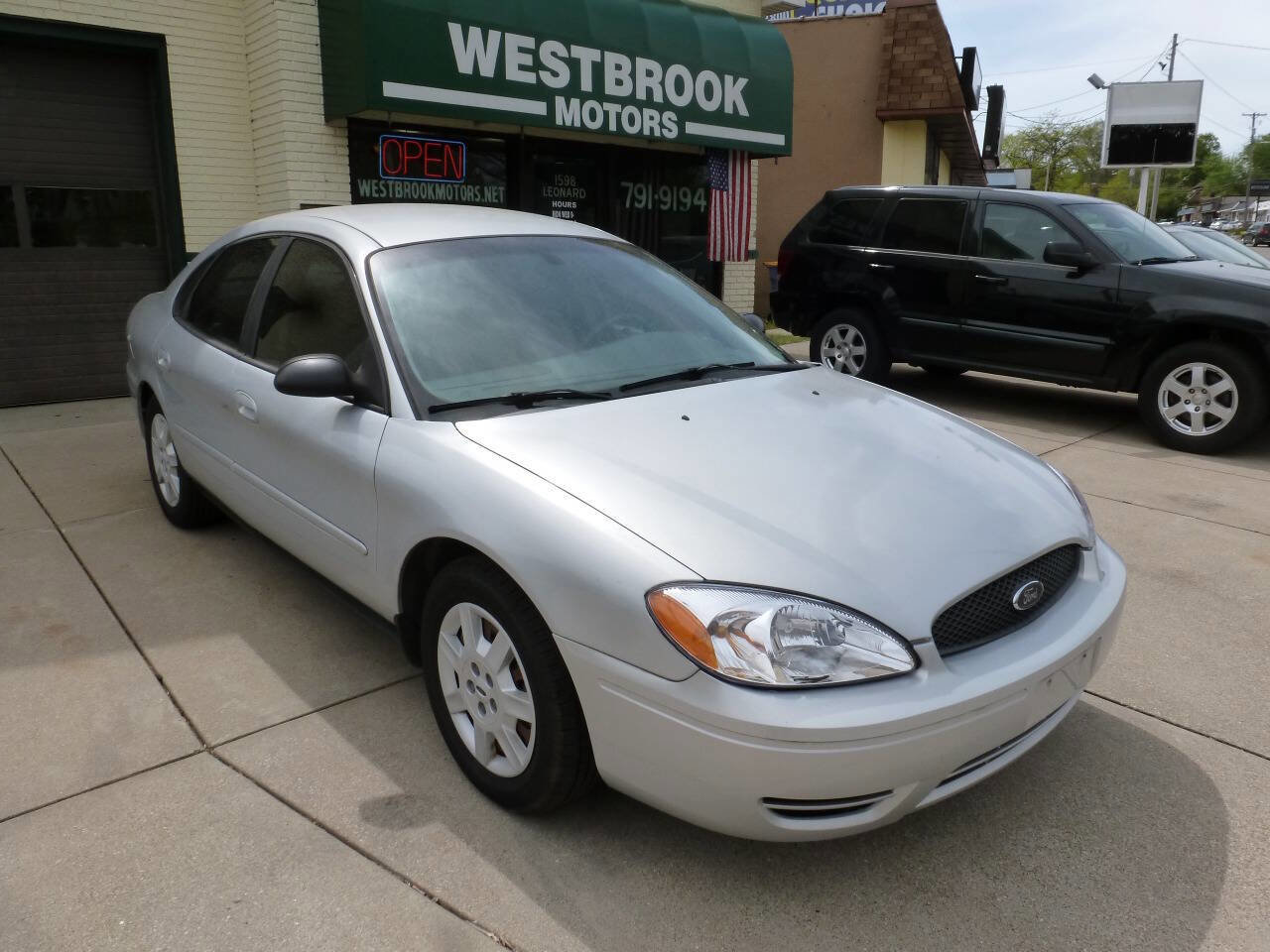 Used 2007 Ford Taurus SE FWD image 1