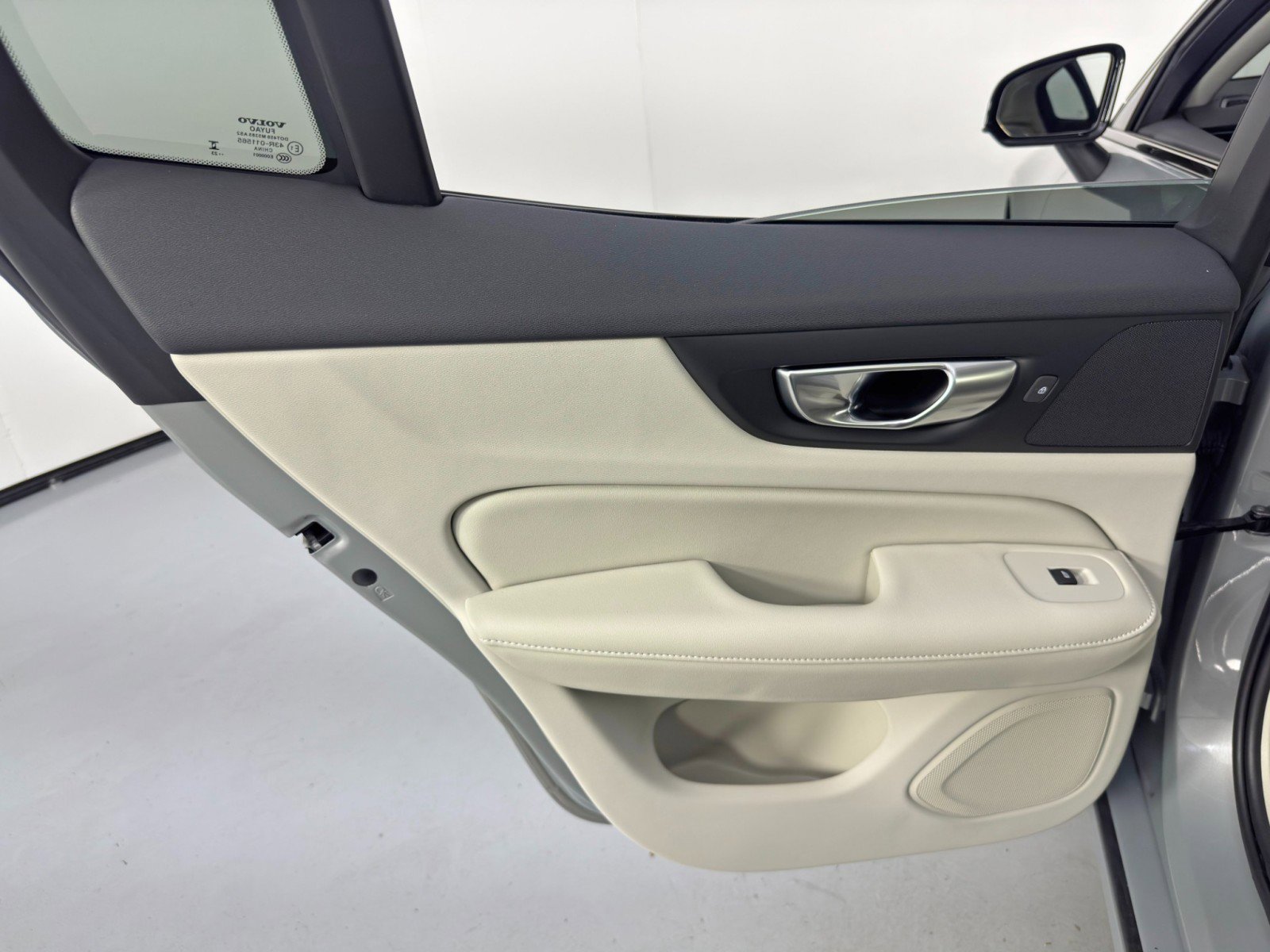 Used 2024 Volvo S60 B5 Plus w/ Protection Package Premier image 42