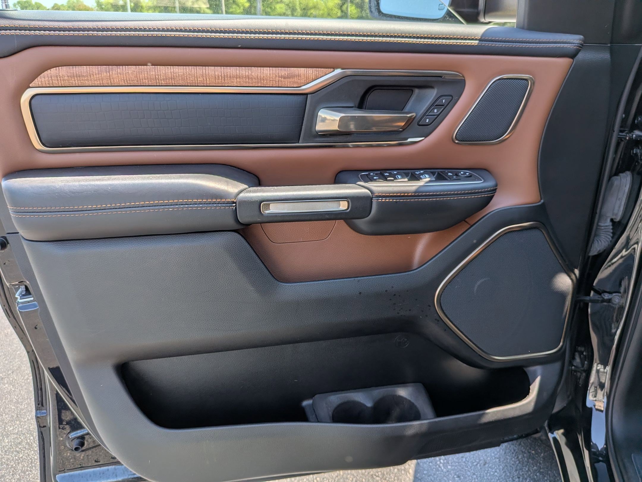 Used 2024 RAM 1500 Limited AWD/4WD image 10