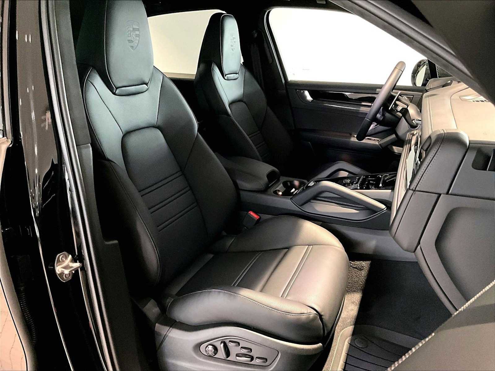 New 2026 Porsche Cayenne GTS AWD/4WD image 19
