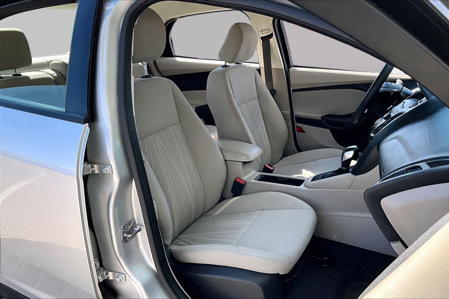 Used 2015 Ford Focus SE FWD image 9
