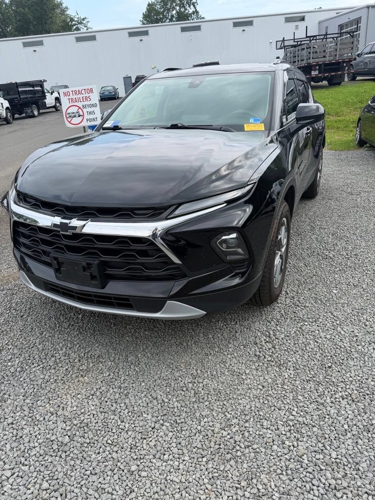 Used 2024 Chevrolet Blazer LT w/ Convenience Package FWD image 4
